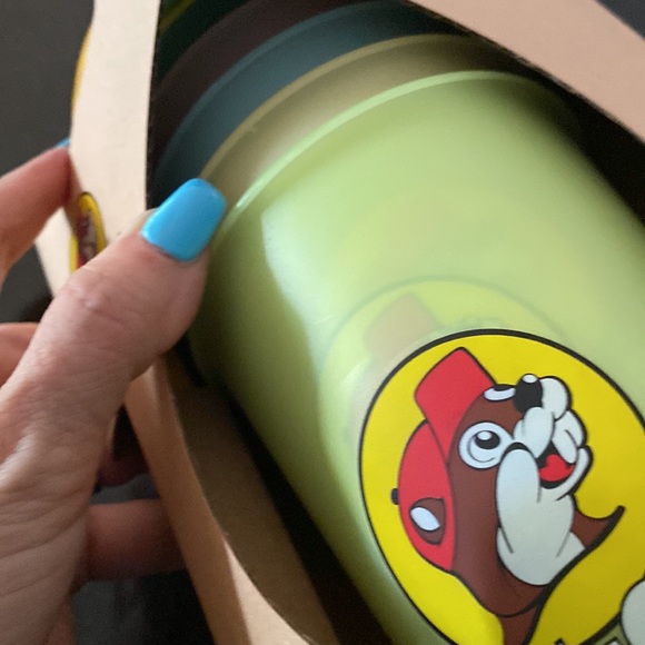 NWT Buc-ee's Color Changing (5) Tumblers with Lids and Straws PRICE FIRM!! - Picture 7 of 11